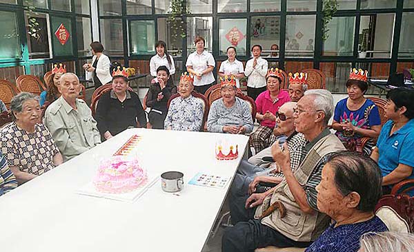 生命有你，日美夜华；快意相随，乐享天年。 亲爱的，生日快乐！